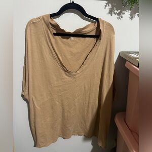 Two v-neck Aeire tees XXL